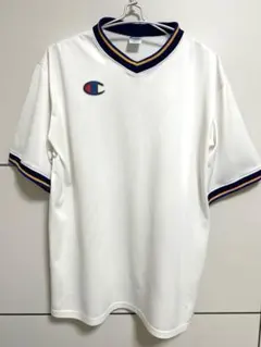 チャンピオン　Ｖネックポリエステル製Tシャツ　XL大きめ　光沢有り
