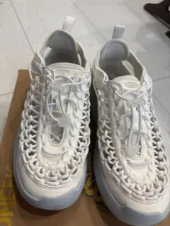 KEEN UNEEK サンダル ホワイトのサムネイル