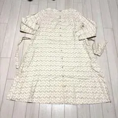 ギリギリ価格。サマンサモスモスアイボリーに赤い実の木柄可愛い綿100%ワンピース