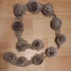 earth 美品 ファーのボンボン あわせて着けるとより可愛い マフラー