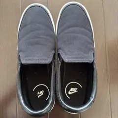 ナイキ　スリッポン