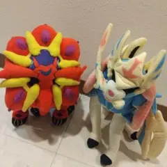 ポケモンぬいぐるみ 異なる色のソルガレオ 赤 色違い　ザシアン　セット