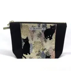 黒猫と藤柄のポーチ
