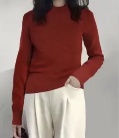 新品　シンプル　ハイネック　赤ニット　トレンドカラー　レッド　合わせやすい