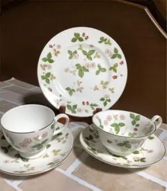 お値下げ　ウエッジウッドワイルドストロベリーカップソーサー　プレート3点セット