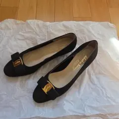 サルヴァトーレフェラガモ 6 ヴァラリボンパンプス 黒　23センチ