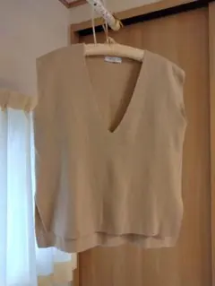 ベージュ色のベスト ユナイテッドアローズ