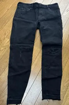 ブラック スキニーデニム ダメージ加工　アズールバイマウジー