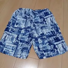 ネイビーとホワイトのハーフパンツ