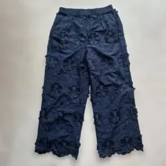 ブロンドール17℃　紺　刺繍花モチーフパンツのサムネイル