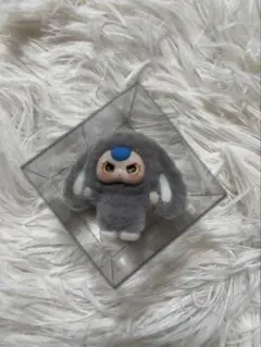 ベビースリー　フロッキーフィギュア　グレー