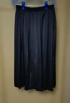 ユニクロ　黒のプリーツロングスカート