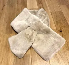 yumiさん着用 しまむら エコファーマフラー ベージュ　ティペット