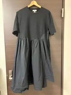 COS ブラック アシンメトリー　ワンピース