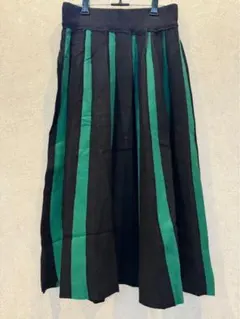 黒と緑のストライプ プリーツスカート