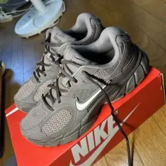 28cm NIKE スニーカー　V5 RNR SUEDE V5 RNR スエード