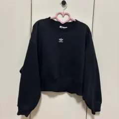 adidas ブラック クロップドスウェット A/XS