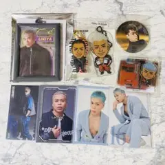 LIKIYA   まとめ売り トレカ キーホルダー アクスタ 缶バッジ ガチャ