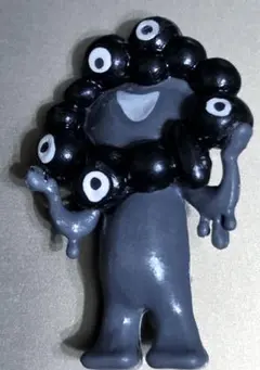 【新品・タグ付き】黒ミャクミャク カラビナ付き　立ち　匿名配送 ミャクミャクサンリオどこで売ってる？黒も登場！【2025年10月