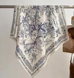 新品未使用　大判スカーフ70cm ホワイトブルー鳥花