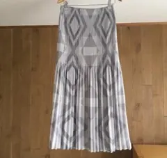 美品 ISSEY MIYAKE FETE イッセイミヤケ プリーツ　スカートのサムネイル