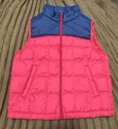 キッズ用ピンクと青のベスト