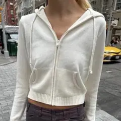 Brandy Melville ニットパーカー ジップアップ ホワイトのサムネイル
