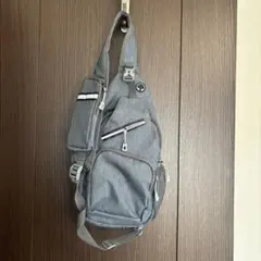 グレー ボディバッグ ストライプデザイン