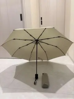 ユニクロ　ライトグリーン　UVカットコンパクトアンブレア　傘　晴雨兼用のサムネイル