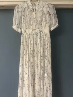 花柄ラッフルプリーツティアードワンピース オフホワイト MERCURYDUO