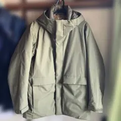 ユニクロ　ハイブリッドダウンパーカー