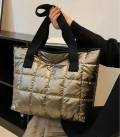 軽量　キルティングショルダーバッグ　 大容量カジュアルバッグ　ゴールド