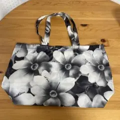 リップサービス　トートバッグ　花柄　モノトーンのサムネイル