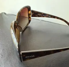 ケース付】PRADA sunglasses 三角ロゴ ベッコウ柄 ゴールド - メルカリ