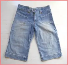 ★ダメージ加工、ひざ丈デニムショートパンツ・サイズＳ～Ｍ