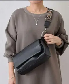 chiko mommy様専用 ※ビアズリー　レザーボディバッグのみ