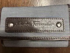 Salvatore Ferragamoキーケース ボーダーストライプ キャンバス
