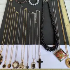 まとめ売りアクセサリーP56☆ネックレスなど13点ダークカラー系　オークション