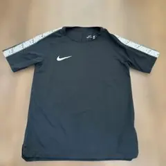 Nike DRI-FIT ブラックシャツ ジュニア　Mサイズ