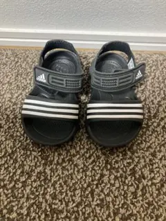 adidas ブラック サンダル 3本ストライプ　12センチ