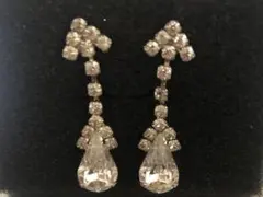 クリスタルドロップ型イヤリング