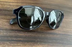ブラックラウンド型サングラス