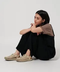 【美品】KEEN UNEEKサンダル 24.5cm