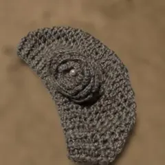 グレー　花モチーフ ニット帽　ベレー帽