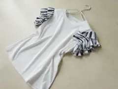 ジョルネア giornea レリアン　フリルカットソーのサムネイル