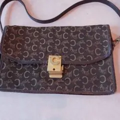 C ロゴプリント ショルダーバッグ