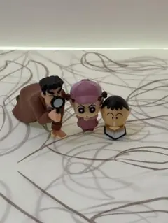 カプセルトイ　クレヨンしんちゃん　ひろし、ネネ、ぼーちゃんセット