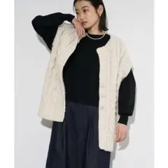 Audrey and John Wad 手編みペルーニットベスト