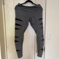 FOREVER 21 グレー L ボトムス カットアウトデザインのサムネイル