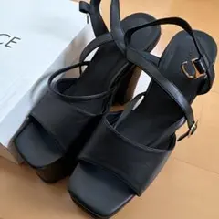 LIP SERVICE 厚底サンダル ブラックエルサイズのサムネイル
